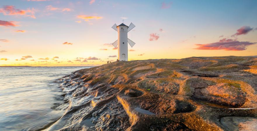 Leuchtturm bei Sonnenuntergang