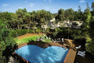 Ayers Rock Resort - Outback Pioneer Hotel & Lodge