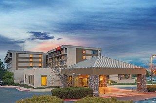 Ramada Englewood Hotel & Suites