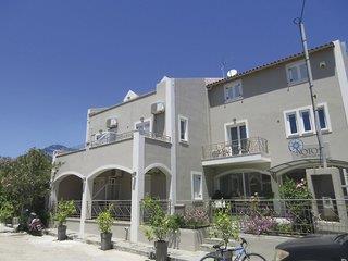 Notos Studios & Apartments