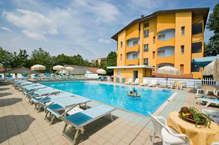 Parador Hotel & Residence