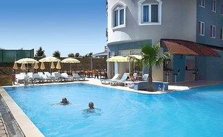 Holiday Line Beach Hotel 
