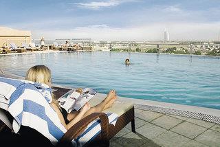 Two Seasons Hotel & Apartments 